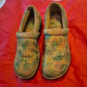 BORN/BOC  shoes size 9.